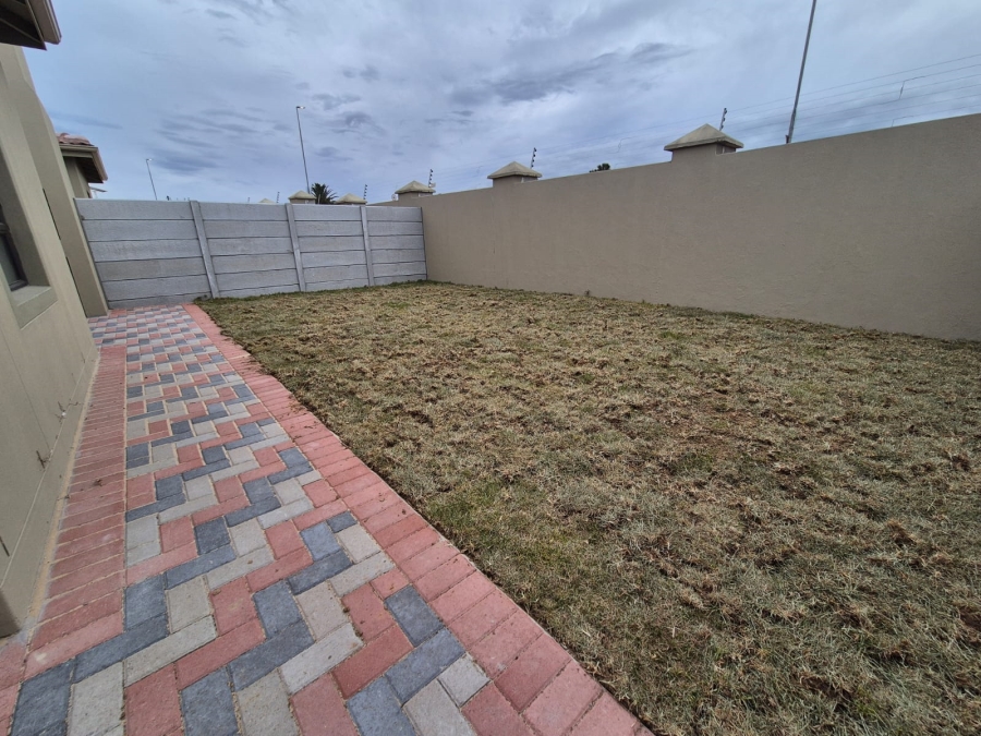 To Let 2 Bedroom Property for Rent in Stellendale Western Cape